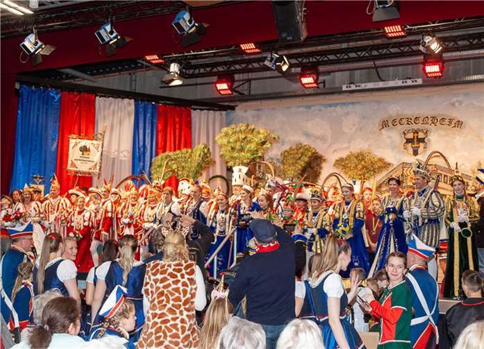 Beim 37. Närrischen Biwak konnte jeder Verein sein musikalisches und tänzerisches Bühnenprogramm präsentieren und neben den einzelnen Vereinen konnten die Stadtsoldaten auchwieder viele große und kleine Prinzenpaare und Dreigestirne willkommen heißen.