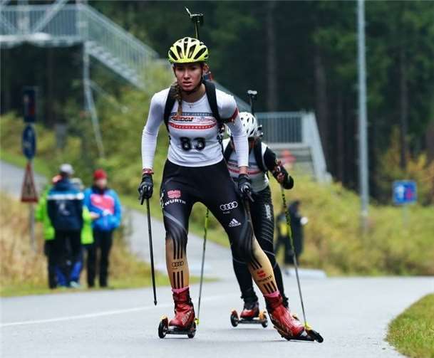 Beim 6 km Sprint auf Rollerski.