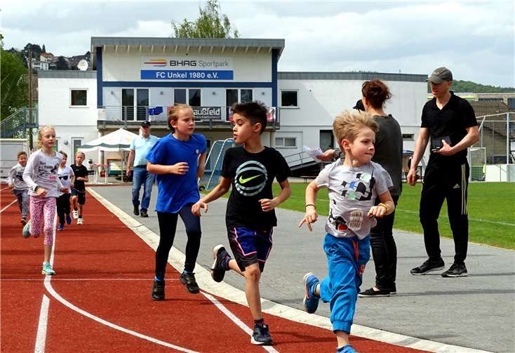 Beim 800-Meter-Lauf gaben die jungen SportlerInnen alles. privat