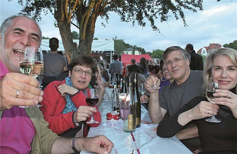 Mehr als 1000 Sportler beim Ahrathon Beim Abschlussfestival Rock und Wein fand der Erlebnistag seinen krönenden Abschluss.-RERE-