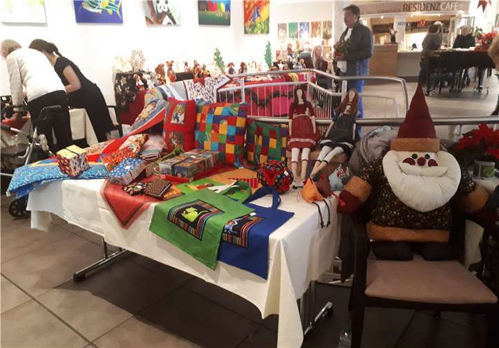 Beim Adventsmarkt gab es viele schöne Artikel zu erwerben. Privat