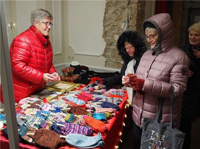 Beim Adventsmarkt in der Genovevaburg wurde viel Selbstgemachtes angeboten.