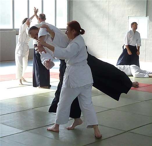 Beim Aikido-Lehrgang konnten die Teilnehmenden verschiedene Techniken ausprobieren.  Foto: privat