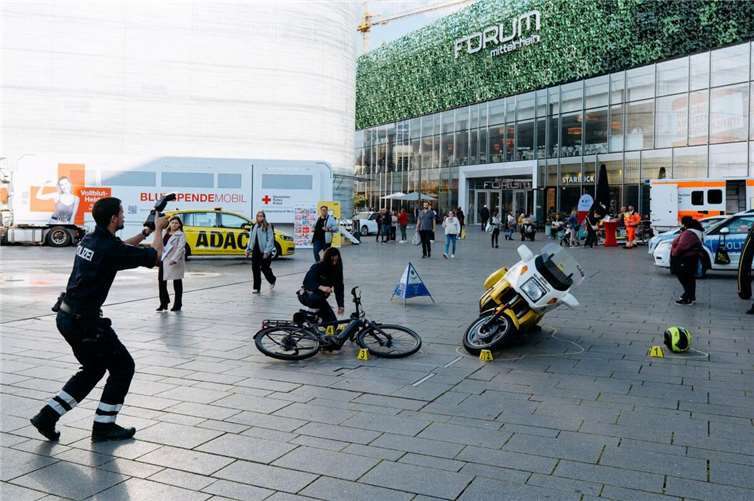 Beim Aktionstag informierten ADAC, DRK und Polizei rund um die Themen Unfallprävention und Gesundheit.Fotos: ADAC Mittelrhein e.V. / Mark Edelmann