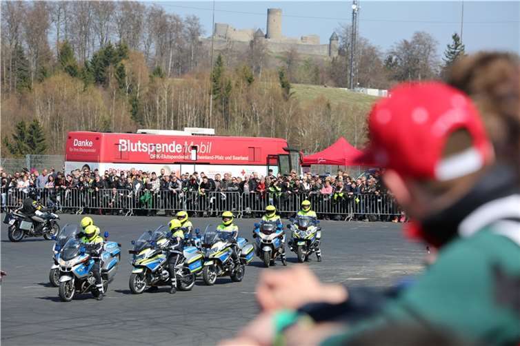 Beim „Anlassen“ ist auch die Polizei am Start.  Foto: Polizei RLP