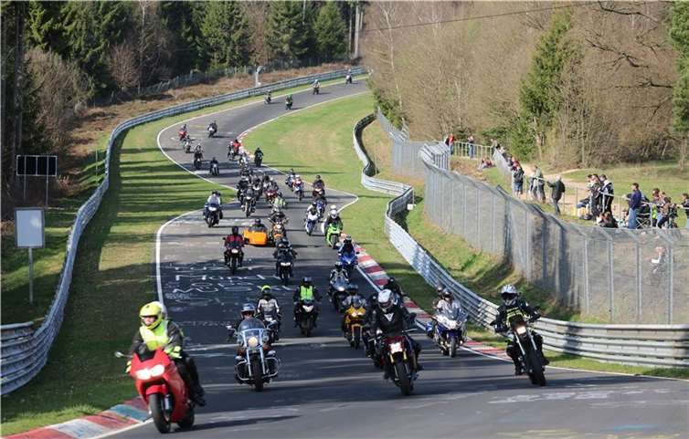 Beim „Anlassen“ sollte die Motorrassaison auf dem Nürburgring offiziell eröffnet. Foto: Nürburgring 1927 GmbH & Co. KG. 