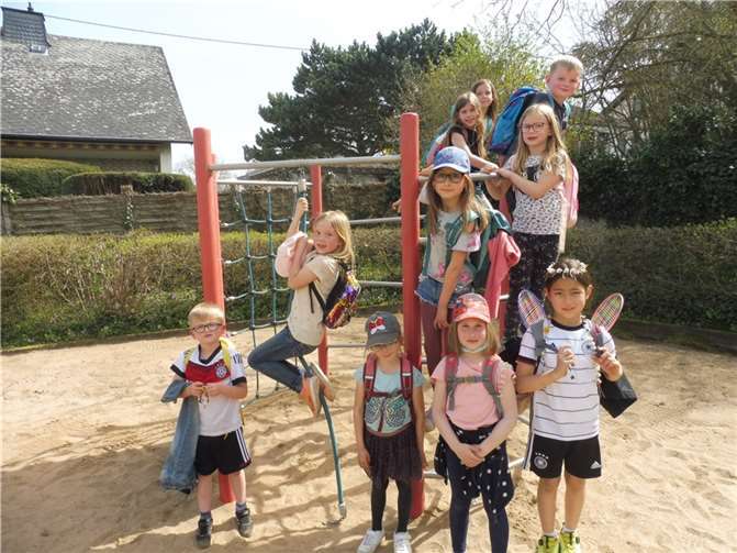 Beim Ausflug zum Spielplatz.