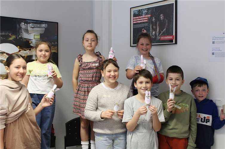 Beim Basteln die Sorgen vergessen. Das gelang auf spielerische Art und Weise bei der Osterwerkstatt der Handwerkskammer Koblenz in der Cochemer Mosel-Akademie. Foto: HwK Koblenz