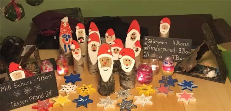 Beim Basteln mit den Kindern entstanden hübsche adventliche Dekoartikel, die am Samstag das Winterfest schmücken werden. privat