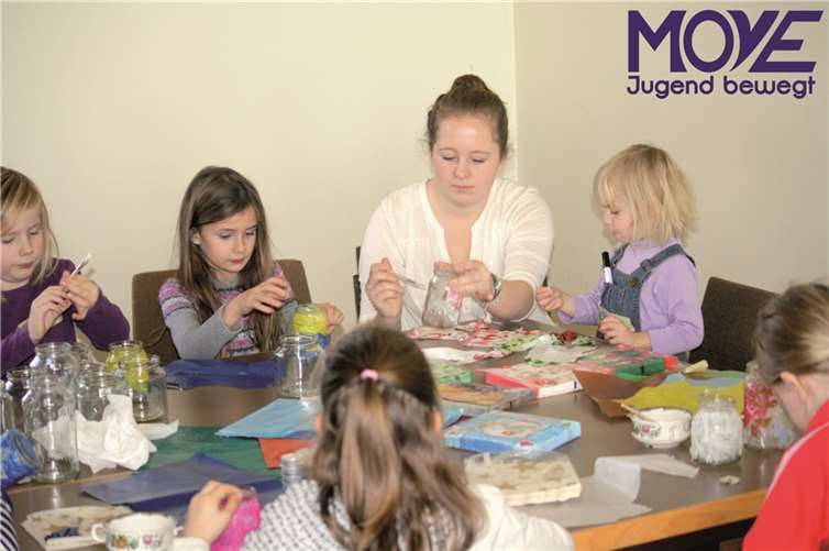 Beim Basteltag entstanden zahlreiche schöne Dinge zum Dekorieren und verschenken.  Move-Jugend bewegt e.V.