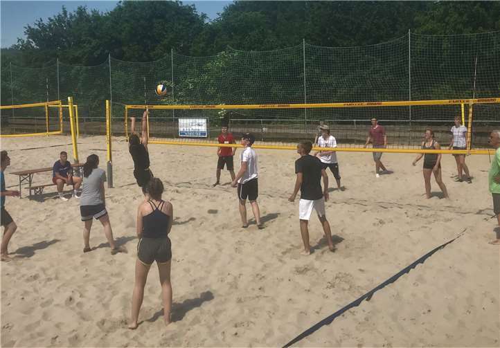 Beim Beachvolleyball hätte das Wetter nicht besser sein können.