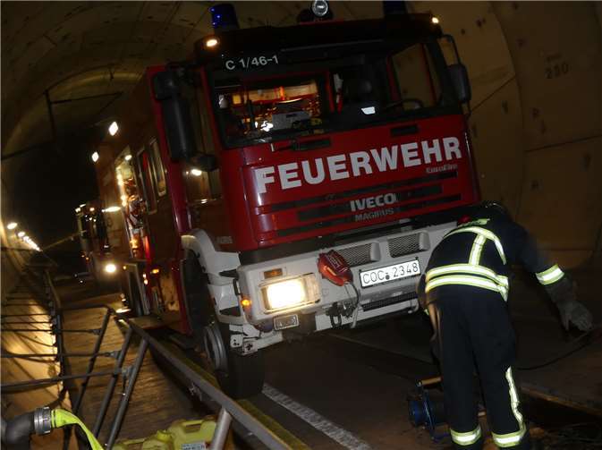 Beim Befahren des Kaiser-Wilhelm-Tunnels ist bei den Fahrzeugführern Augenmaß gefragt.