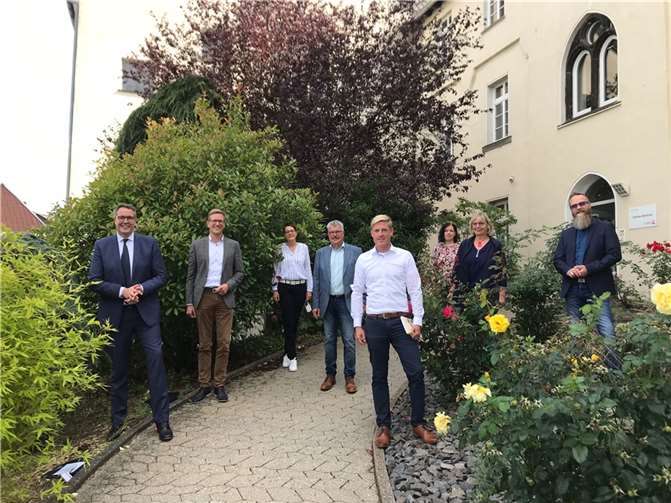 Beim Besuch des Caritas Zentrums in Mendig wurden Alexander Schweitzer und Christoph Schmitt unter anderem von Stadtbürgermeister Hans-Peter Ammel, Klaudia Racke-Hackenbruch und Thomas Buckler begrüßt. Foto: privat