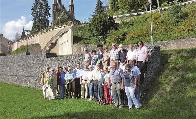 Beim Besuch des Waldbreitbacher Klosterbergs machte man auch einen Rundgang auf dem Gelände. privat