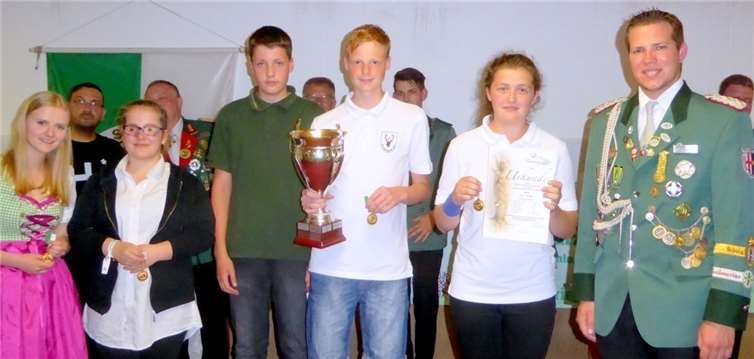 Beim Bezirks-Mannschaftsschießen siegten fünf Akteure des Schützenbezirkes Wied den Sieg mit immerhin 245 (von 250 möglichen) Ringen. -PRESS-