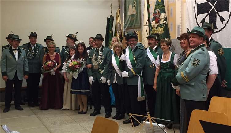 Beim Bezirksschützenfest in Dattenheim ...  privat