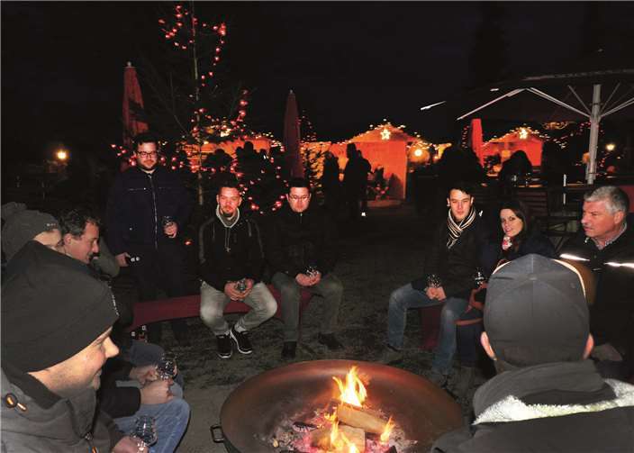 Beim Biertasting am Lagerfeuer fühlten die Teilnehmer sich trotz winterlicher Temperaturen rundum wohl.