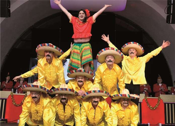 Beim Bornskrug-Männerballett tanzte auch der frischgebackene Präsident Georg Heinz mit. HEP
