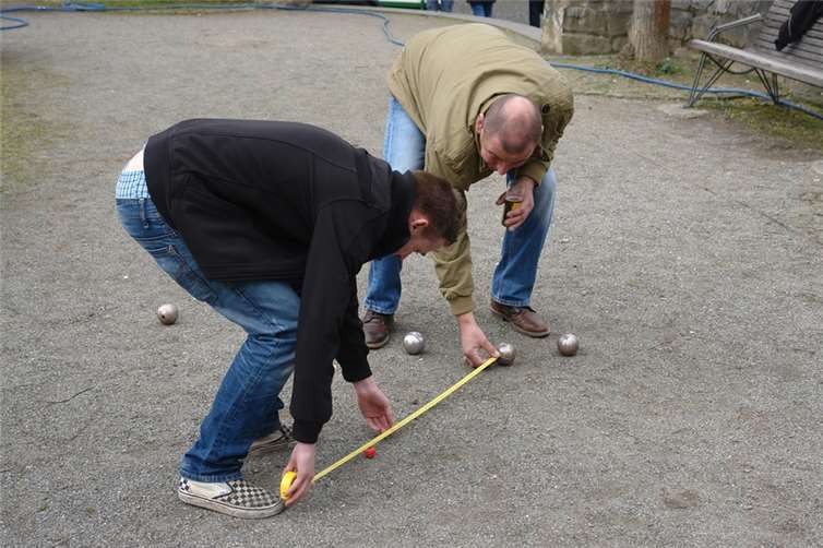 Beim Boule-Turnier kam es auf jeden Zentimeter an.