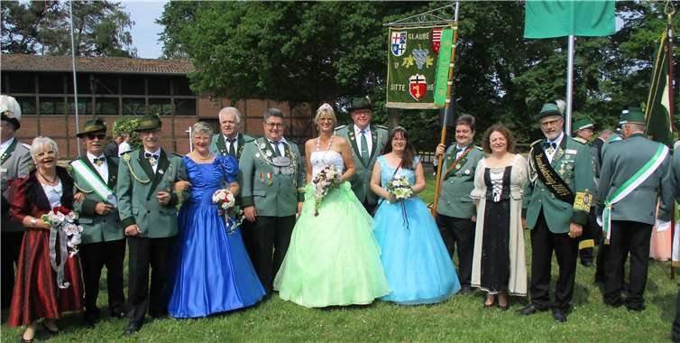 Beim Bundesköniginnentag in Westenholz war auch eine Abordnung aus dem Bezirk Linz-Neuwied dabei. privat