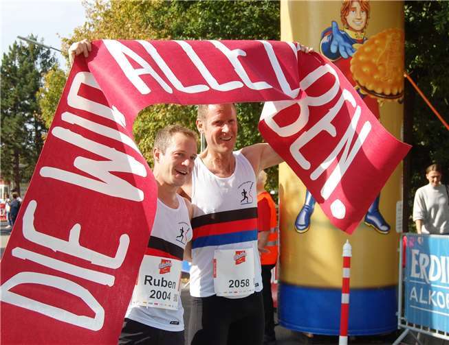 Beim Champions-Run über zehn Kilometer liefen Ruben Auer und Ingo Neumann gemeinsam über die Linie.