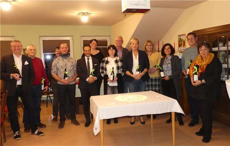 Die Tovertafel ist ein neues Erlebnis in der Villa Romantica Beim Dankeschön-Abend zeigten sich die anwesenden Unterstützer des Fördervereins Geborgensein im Alter e. V. begeistert über die Neuanschaffung der Tovertafel. Foto: privat