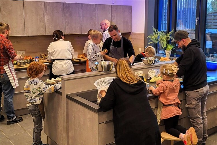 Beim „Dinner for Mom“ konnten Väter und Kinder gemeinsam kreativ werden und zusammen kochen. Fotos: Karin Probst-Bayer