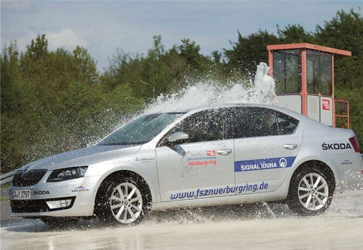 Beim Eco-Training erlernen die Teilnehmer u.a. den richtigen Umfang mit dem Gaspedal.privat