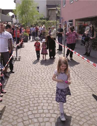 Beim Eierlauf war volle Konzentration bei den Kindern gefragt.