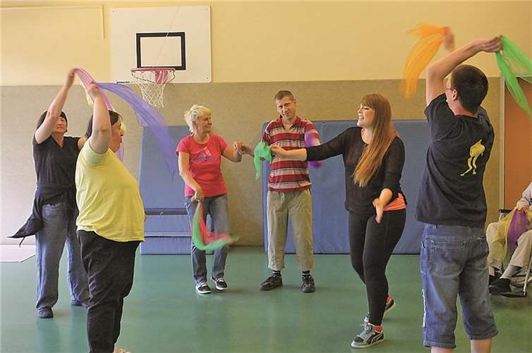 Beim Einstudieren einer Choreografie konnte jeder seine eigenen Anregungen und Ideen umsetzen. Privat
