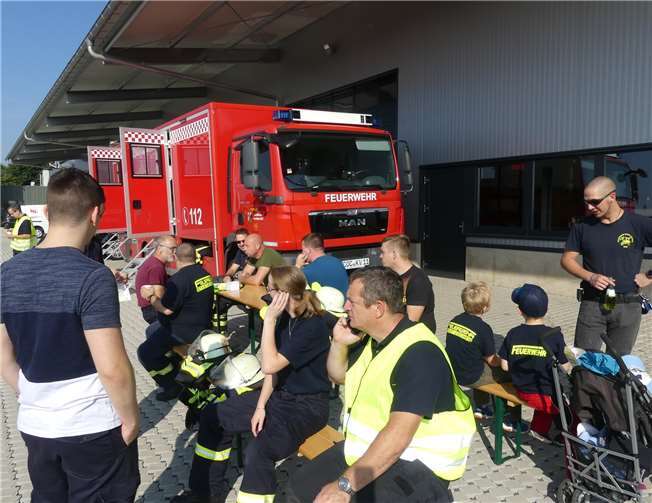 Beim Eintreffen der Teilnehmer wurde zunächst die Prüfungsstrecke erklärt und in Augenschein genommen. Fotos:-TE-