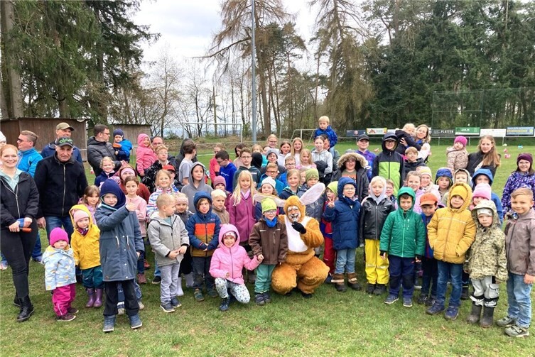 Beim Eintreffen der großen Kinderschar sah man  deutlich deren große Erwartungsfreude auf ein wohl gefühltes Osternest.