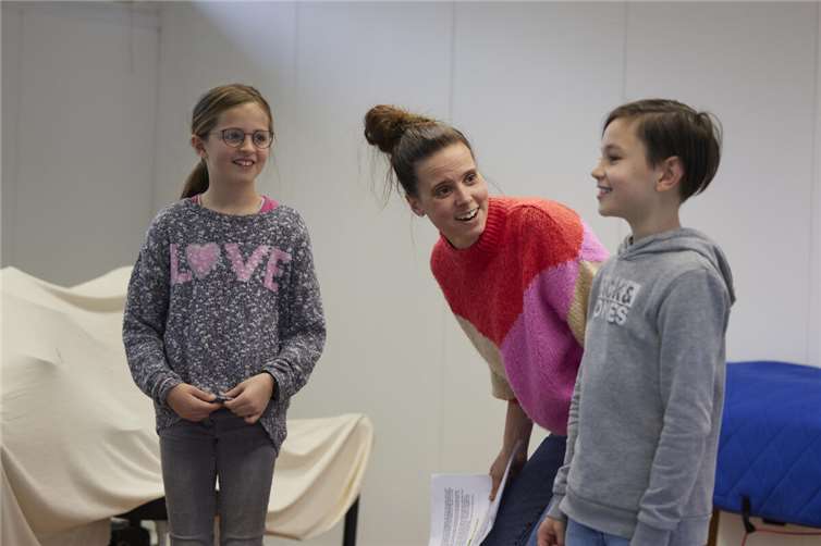 Beim Erarbeiten des gemeinsamen Werks kommt im Sommer-Camp der Spaß nicht zu kurz. Foto: Olaf Nitz