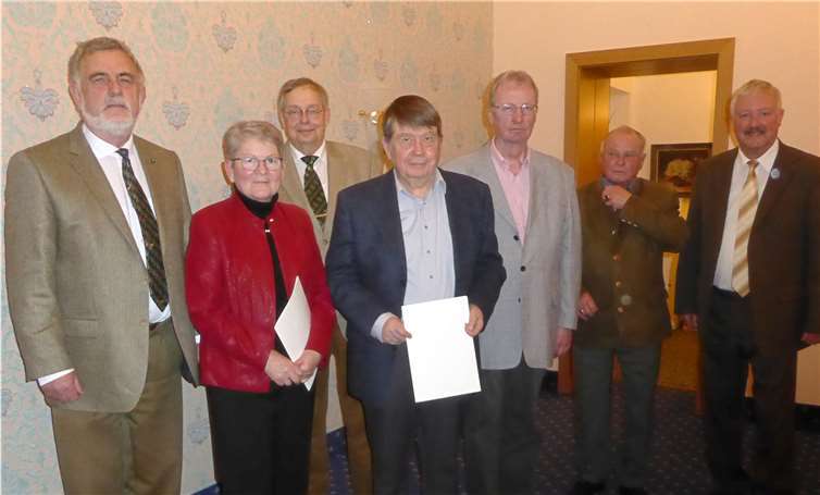 Beim Essen wurden verdiente Mitglieder geehrt.privat