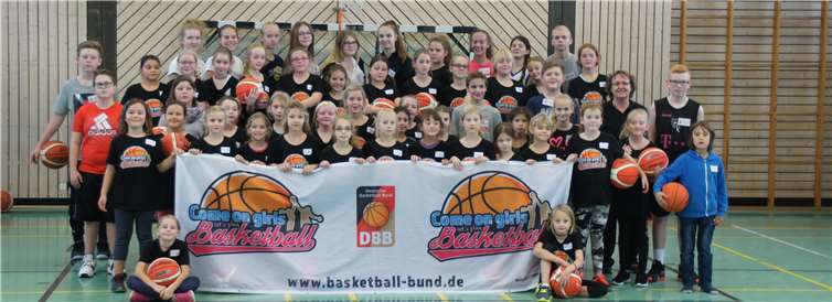 Beim Event-Tag konnten sich 36 Mädchen im Basketball ausprobieren. privat
