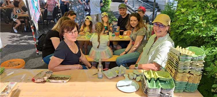 Beim Familienfest der FWG Zepp wurde auch fleißig gebastelt. Foto: privat