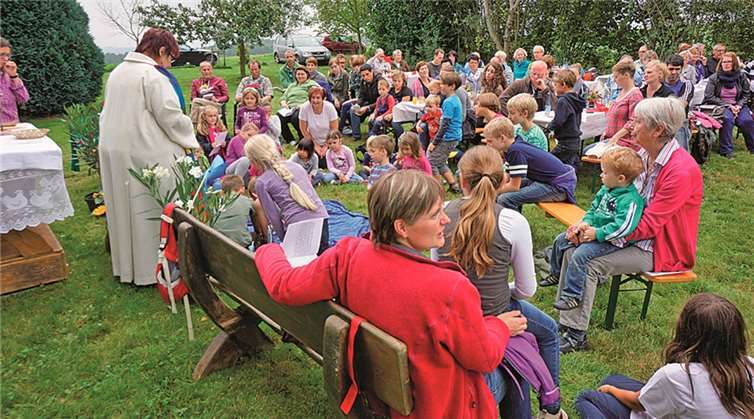 Beim Familientag der Pfarreien-Gemeinschaft Treis-Karden wanderte man auf die Windhäuser Höfe und erlebte gemeinsam ein tolles Unterhaltungsprogramm. Esser