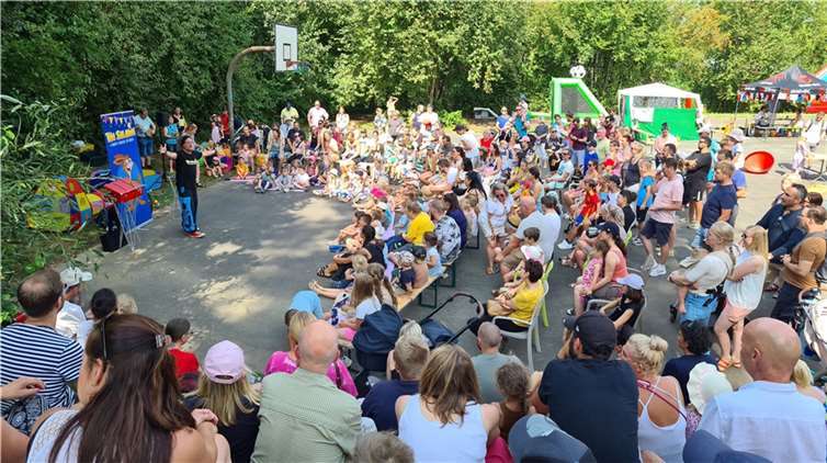 Beim Familientag gab es auch eine große Zaubershow mit Tim Salabim.  Fotos: Andrea Windt
