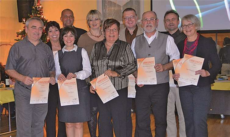 Beim Fest zum 25-jährigen Bestehen gab es auch eine ganze Reihe von Ehrungen für Tanzsportabzeichen. AB