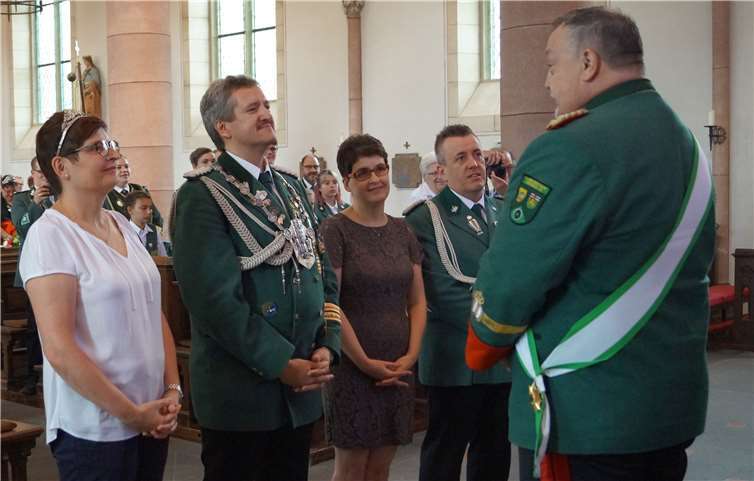 Beim Festgottesdienst mit Fahnenweihe fand die Krönung der neuen Majestäten statt.  privat