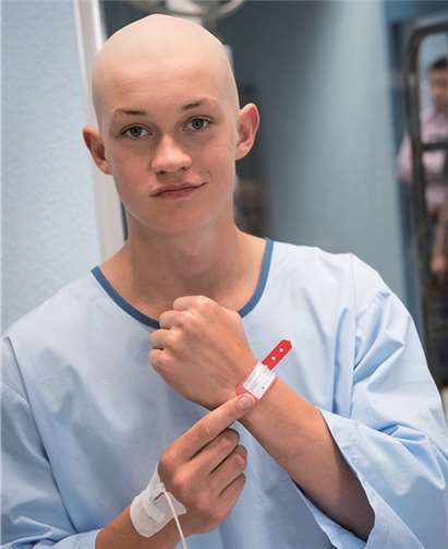 Beim Finale der röhrig-Benefiz-Aktionen wird auch Damian Hardung dabei sein, Hauptdarsteller der viel beachteten Serie „Club der roten Bänder“, die jeden Montag bei VOX ausgestrahlt wird. VOX/Martin Rottenkolber