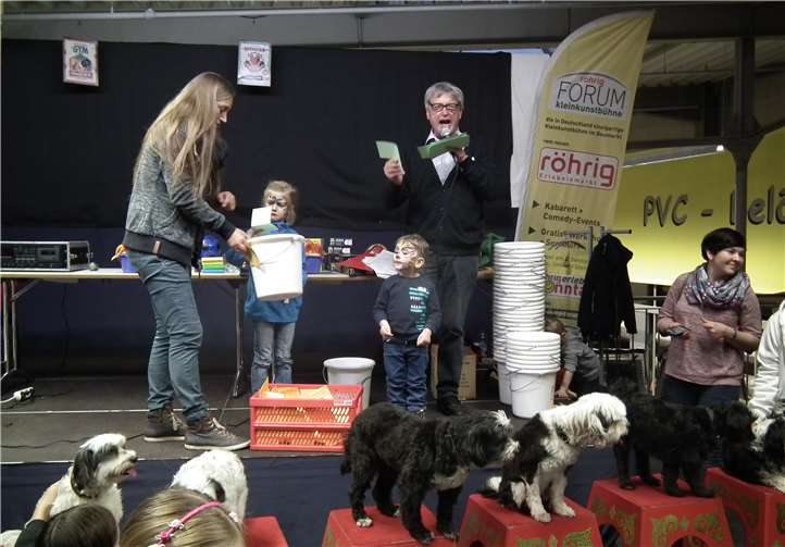 Beim Finale des Röhrig-Familien-Sonntags wurden viele glückliche Gewinner im Röhrig-Bauzentrum gezogen.  privat