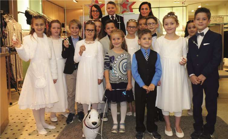 Beim Finale waren auch die beiden Geschäftsführerinnen der Modehaus Mintgen Textil GmbH, Elisabeth Geisen-Zerwas und Eva Geisen-Schlich (beide letzte Reihe) mit von der Partie. FRE