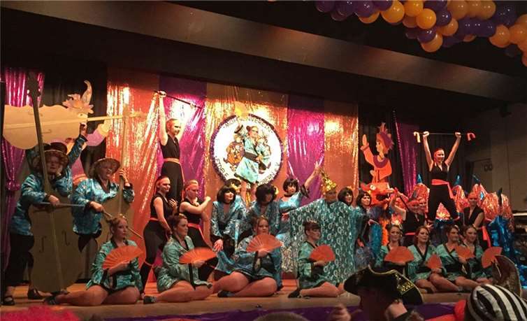 Beim Finale wurde das Publikum von den Tänzerinnen mit ihrer Show ins ferne China entführt. privat