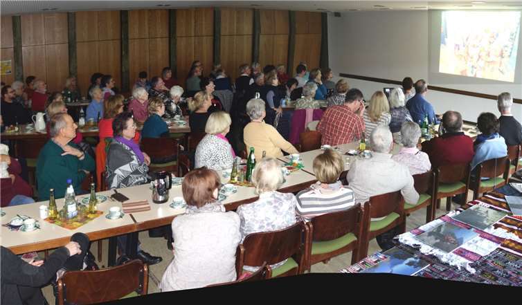 Beim Fotonachmittag zeigte Mechthild Probstfeldden Mitgliedern zahlreiche Bilder ihrer Guatemalareise.