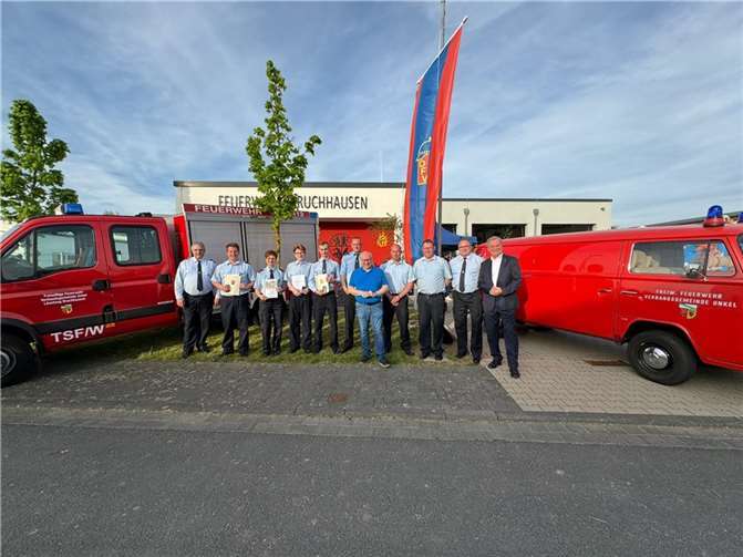 Beim Frühlingsfest wurden langjährige Mitglieder geehrt.  Foto: Feuerwehr Bruchhausen