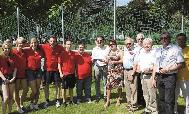 Beim Fußball-Balance-Turnier kamen die zahlreichen Teilnehmer ganz schön ins Schwitzen.  Privat