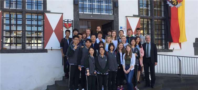 Beim Gegenbesuch vor dem Linzer Rathaus.