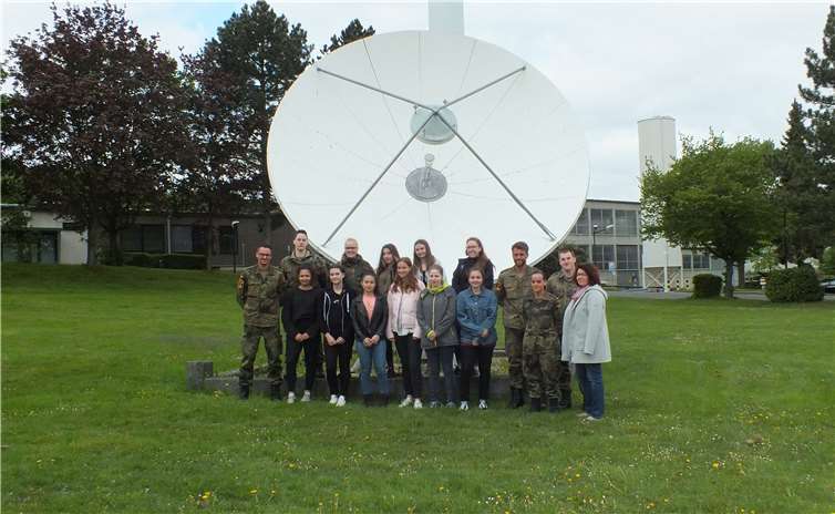 Beim Girls'Day haben die Mädchen einen Einblick hinter die Kulissen in der Tomburg-Kaserne bekommen. Privat