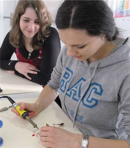 Beim Girls’Day können Mädchen Einblicke in die Arbeit von MathematikerInnen und TechnikerInnen erlangen. privat